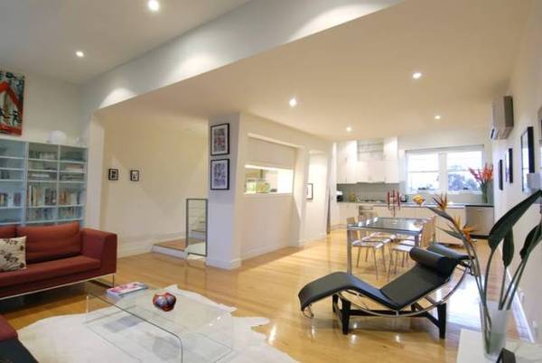 CLEVERLY DESIGNED TOWN RESIDENCE Picture