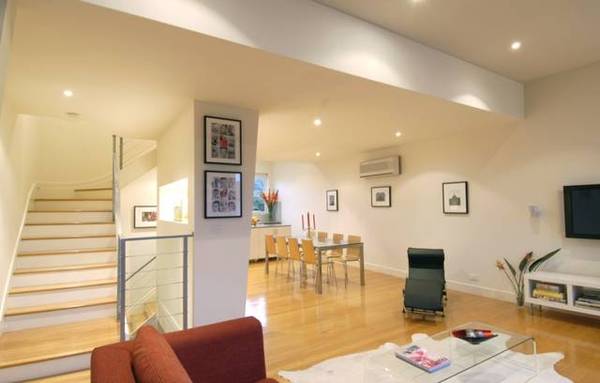 CLEVERLY DESIGNED TOWN RESIDENCE Picture