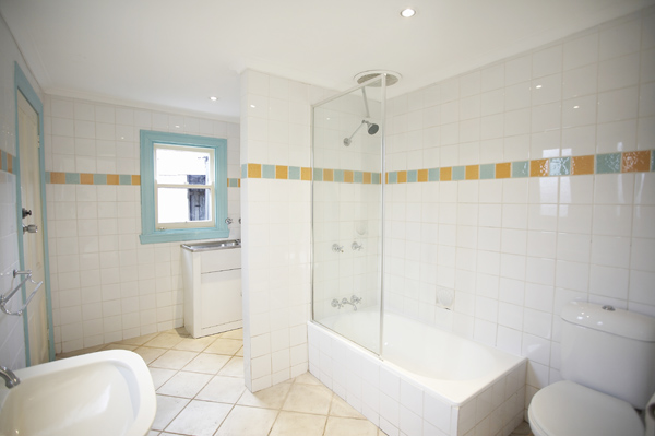 CLASSIC VICTORIAN STYLE Picture CLASSIC VICTORIAN STYLE Picture