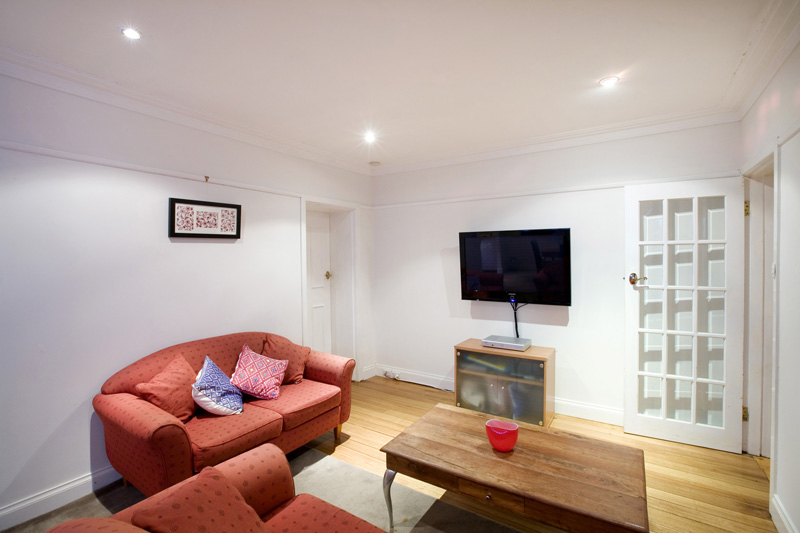 PERIOD HOME SET IN DESIRABLE LOCATION Picture 3