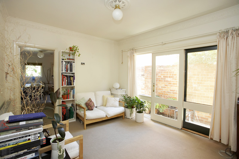 ENVIABLE CITY EDGE SURROUNDINGS Picture