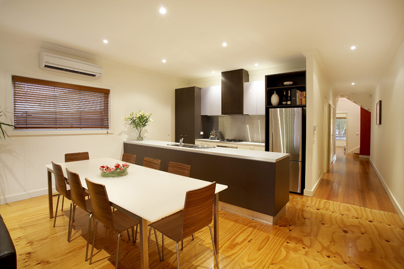 CONTEMPORARY CITY EDGE RESIDENCE SUITED TO A RANGE OF LIFESTYLES Picture 2