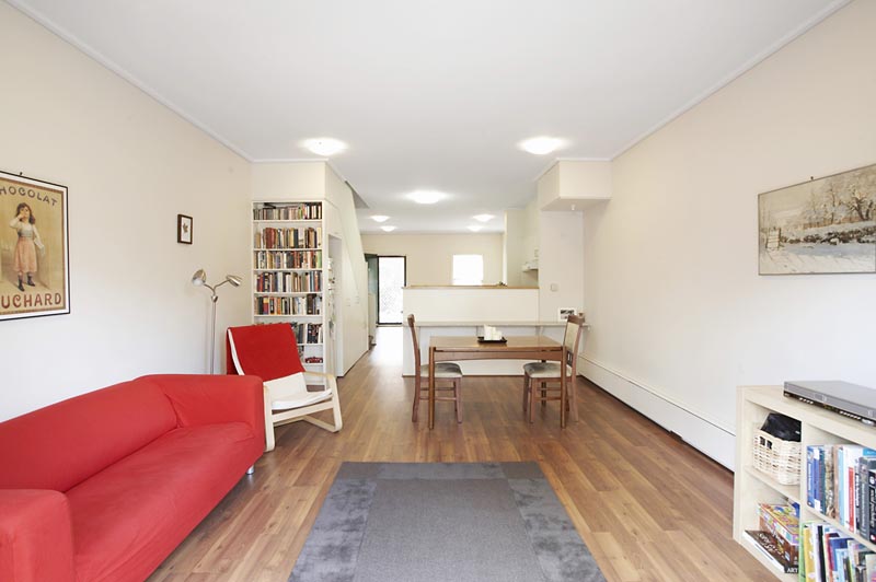 IMMACULATE TOWNHOUSE Picture 1