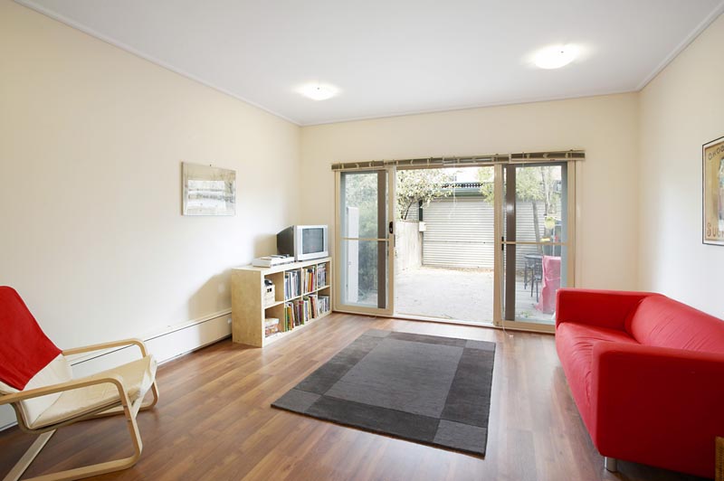 IMMACULATE TOWNHOUSE Picture 2