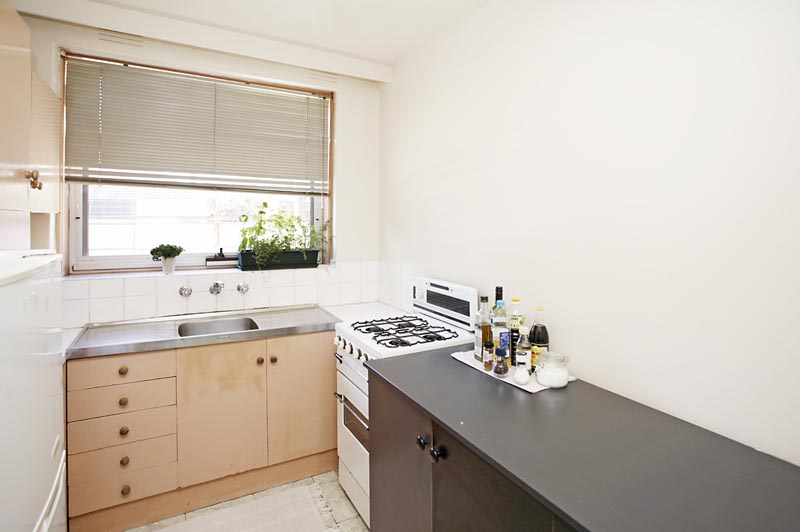 EASY LIVING IN A SUPERB LOCATION Picture 2