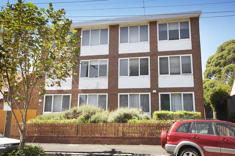 EASY LIVING IN A SUPERB LOCATION Picture 1