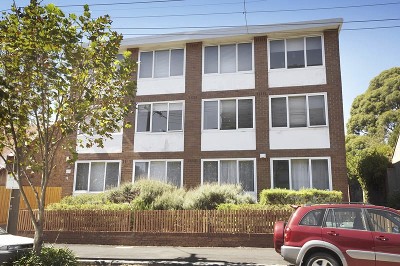 EASY LIVING IN A SUPERB LOCATION Picture