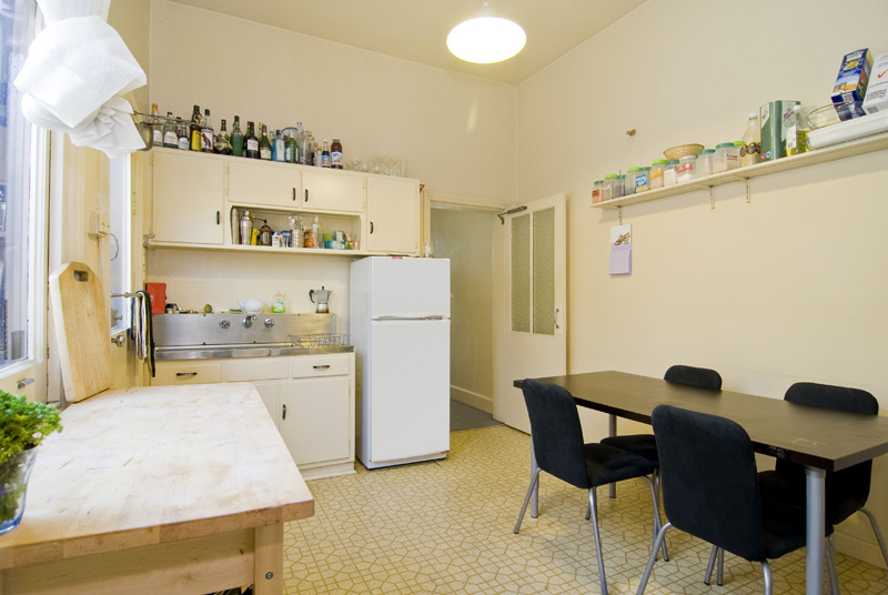 IDEAL FIRST HOME OR INVESTMENT Picture 2