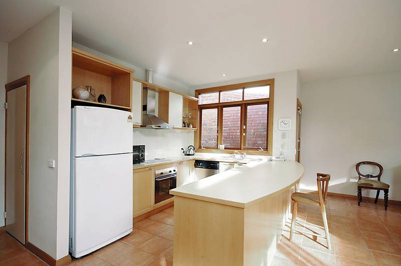 CAPTIVATING SPACES CLOSE TO CARLTON'S EPICENTRE! Picture 3