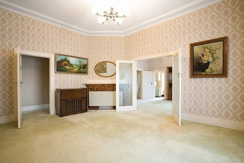 ORIGINAL FEDERATION HOME WITH IMMENSE POTENTIAL Picture 2