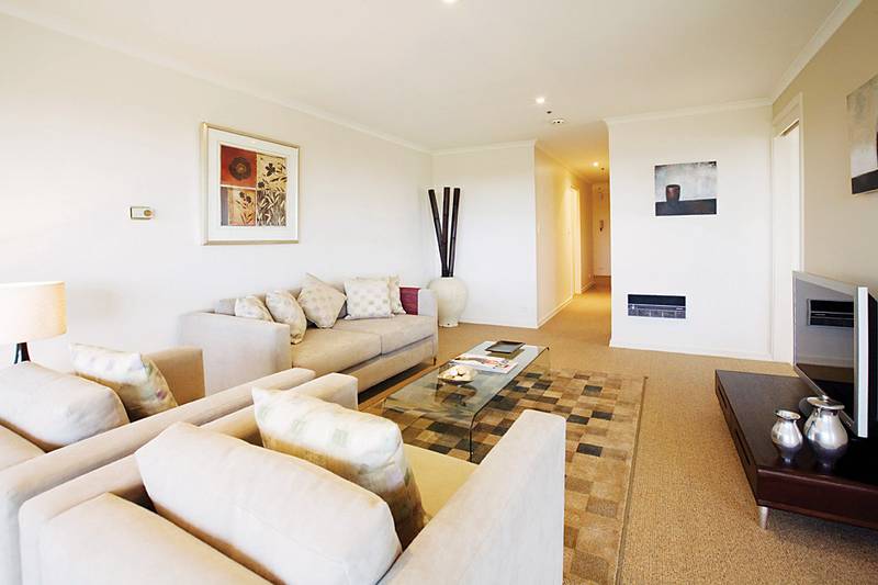 SPACIOUS INSIDE, SPECTACULAR OUTSIDE Picture 2