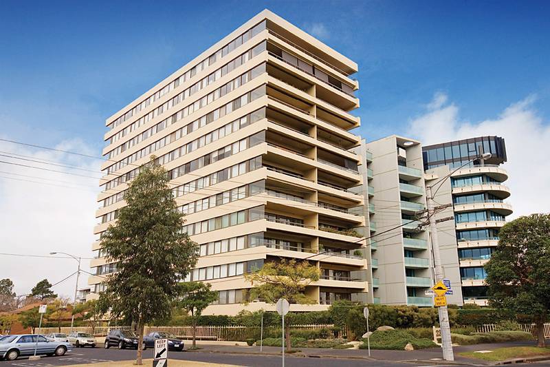 SPACIOUS INSIDE, SPECTACULAR OUTSIDE Picture 1