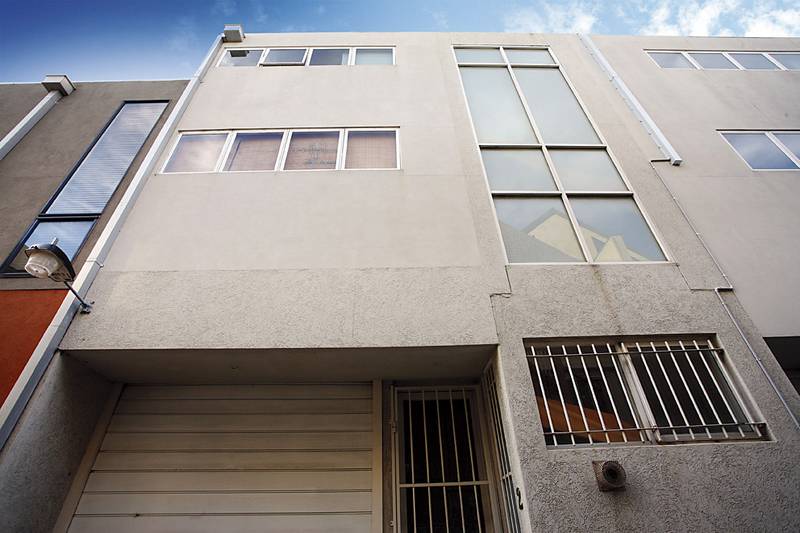 MODERN, SOPHISTICATED AND SECURE Picture 2