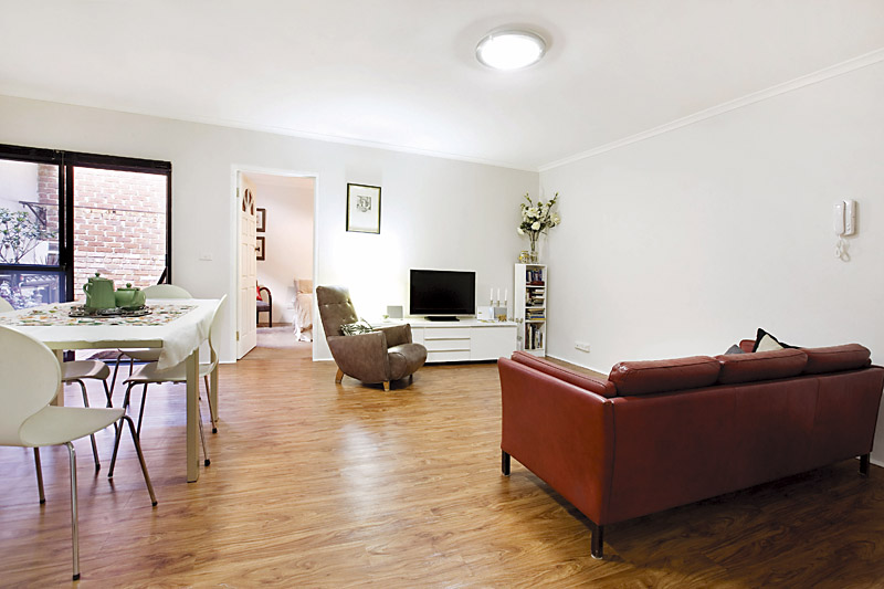 PEACEFUL APARTMENT IN BRILLIANT LOCATION Picture 2