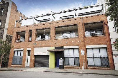 SUPERBLY POSITIONED AND ONLY
MOMENTS FROM THE CITY Picture SUPERBLY POSITIONED AND ONLY
MOMENTS FROM THE CITY Picture