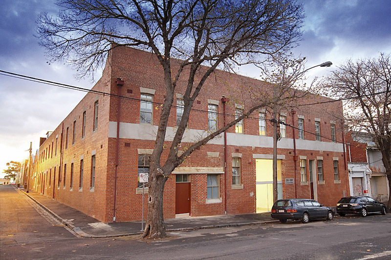 DISTINCTIVE DESIGNER FLAIR Picture 1