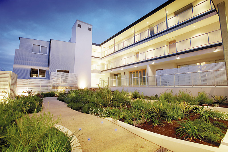 DISTINCTIVE DESIGNER FLAIR Picture 2