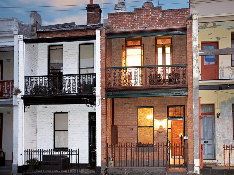 IMMACULATELY PRESENTED VICTORIAN TERRACE Picture 1