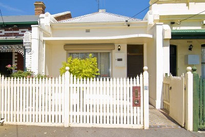 LATE VICTORIAN RESIDENCE IN THRIVING LOCALE Picture