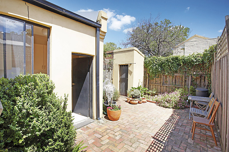 "UPDATED AND PERFECTLY LOCATED" Picture 3