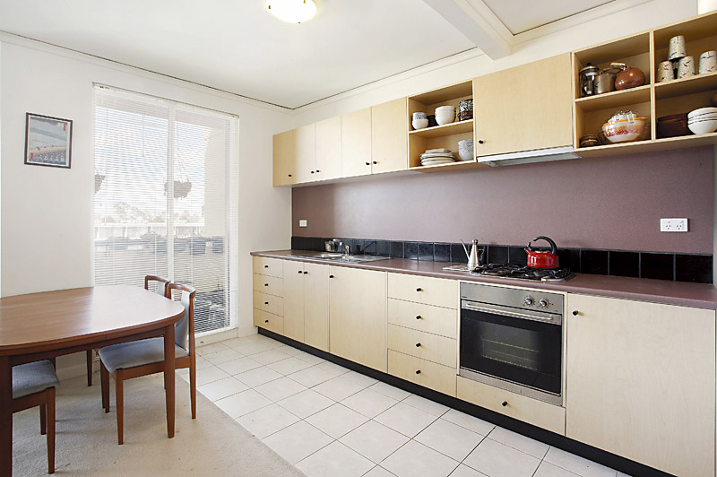 Light Filled Top Floor Apartment Picture 3