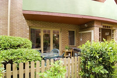 DELIGHTFUL CITY FRINGE TOWNHOUSE Picture DELIGHTFUL CITY FRINGE TOWNHOUSE Picture