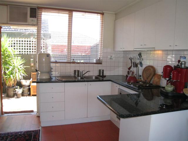 Refurbished One Bedroom Villa Picture 3