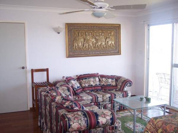 OPPOSITE BEACH LOCATION Picture 3