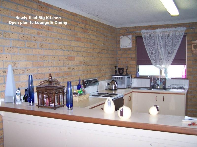 TRENDY TOWNHOUSE LIVING YOU CAN AFFORD! Picture 2