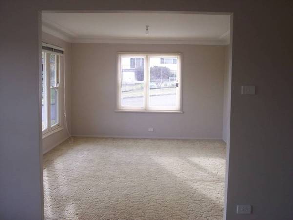 19 CENTRAL AVENUE - REDUCED! Picture 2