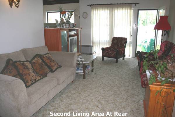 BIG ON FEATURES, SIZE & LOCATION, YET TINY ON PRICE! Picture 2