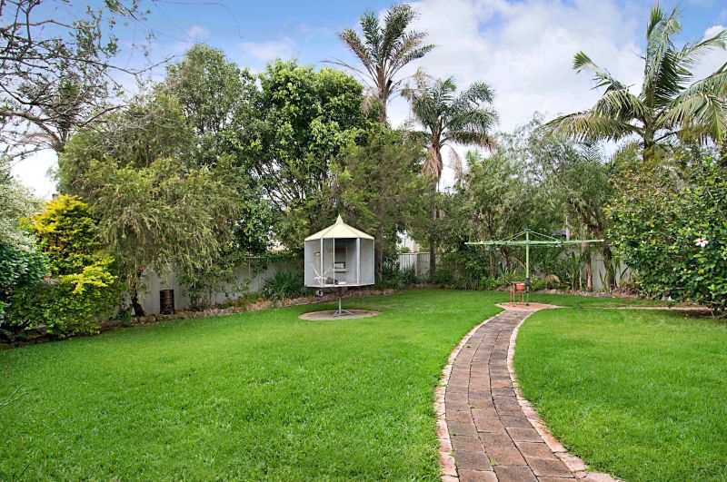 2 STREETS FROM OCEANFRONT Picture 2