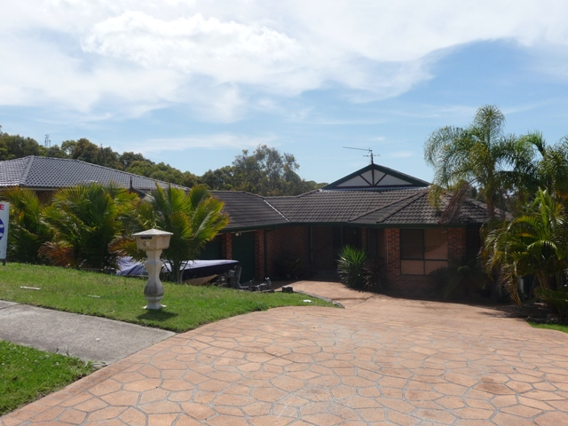 SPACIOUS FAMILY HOME Picture 2