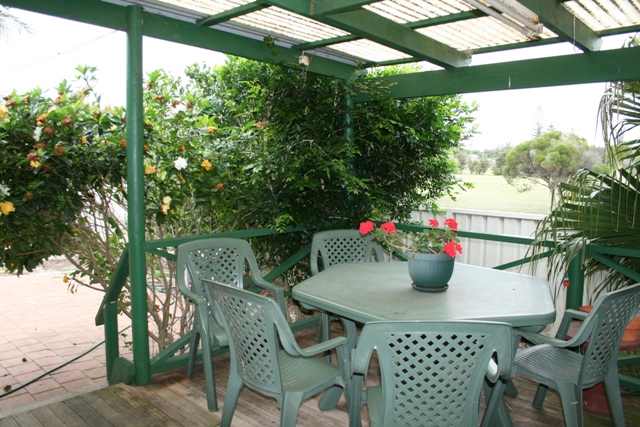 DOWNSIZE IN STYLE-FREESTANDING, 3 BEDROOMS & TORRENS TITLE! Picture DOWNSIZE IN STYLE-FREESTANDING, 3 BEDROOMS & TORRENS TITLE! Picture