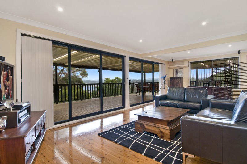 INVITING FAMILY HOME EMBRACED BY PICTURESQUE BACKDROP Picture 3