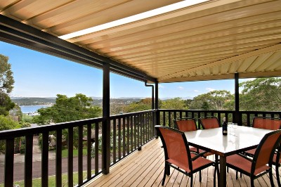 INVITING FAMILY HOME EMBRACED BY PICTURESQUE BACKDROP Picture