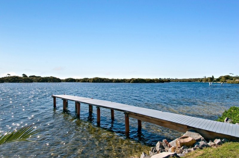 ABSOLUTE WATERFRONT HOME SITTING ON OVER 1000M2 WITH PRIVATE JETTY, BOAT RAMP AND MOORINGS Picture 1