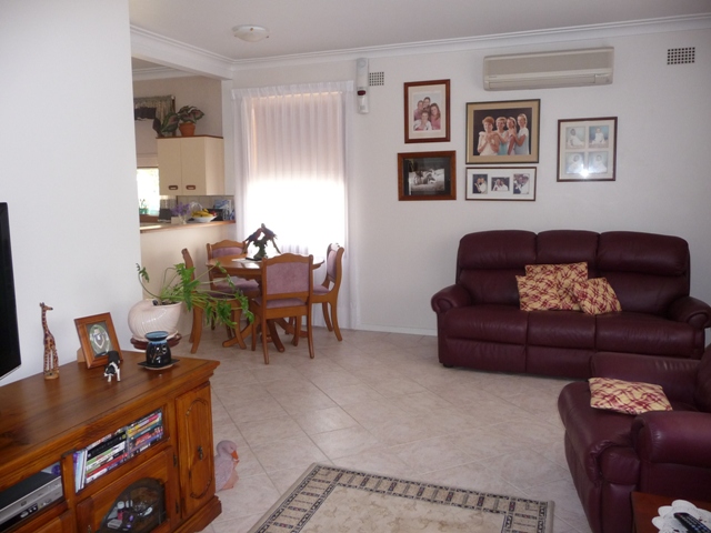 LOVELY BRICK HOME SEEKING NEW FAMILY Picture 2