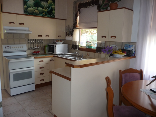 LOVELY BRICK HOME SEEKING NEW FAMILY Picture 3