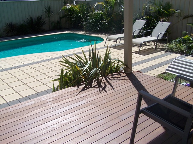 THE BEST OF CONTEMPORARY LIVING BY THE LAKE..... Picture 2