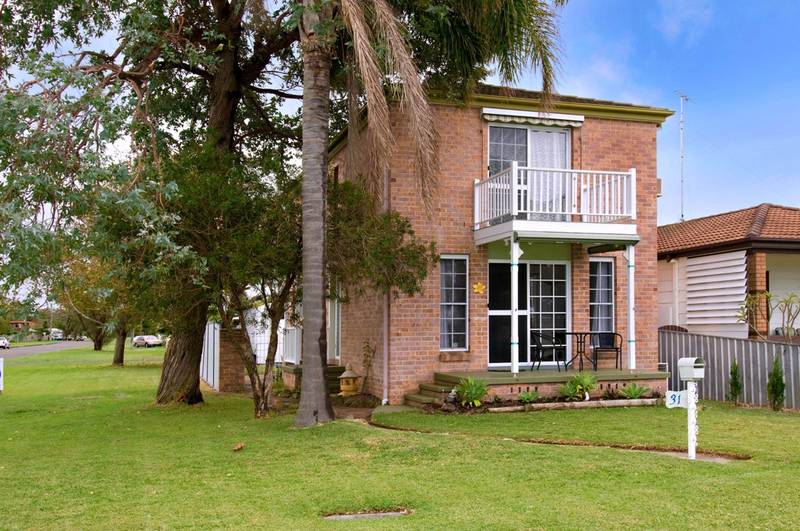 Position, Views & Rear Lane Access Picture 2