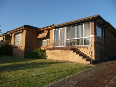 BRICK BEAUTY IN IDEAL LOCATION Picture