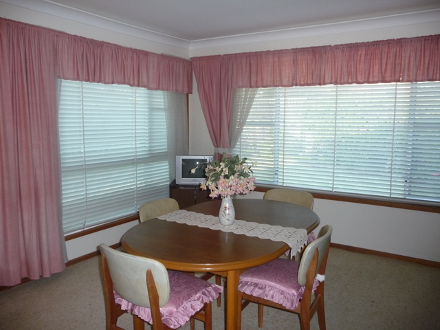 BRICK BEAUTY IN IDEAL LOCATION Picture 2