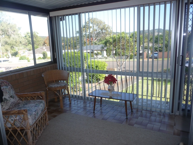 BRICK BEAUTY IN IDEAL LOCATION Picture 3