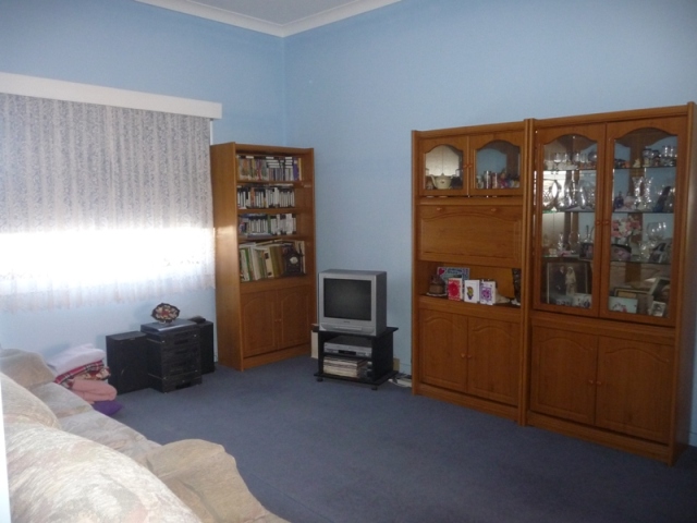 FANTASTIC DEVELOPMENT OPPORTUNITY IN EVER GROWING SWANSEA CENTRE Picture 2