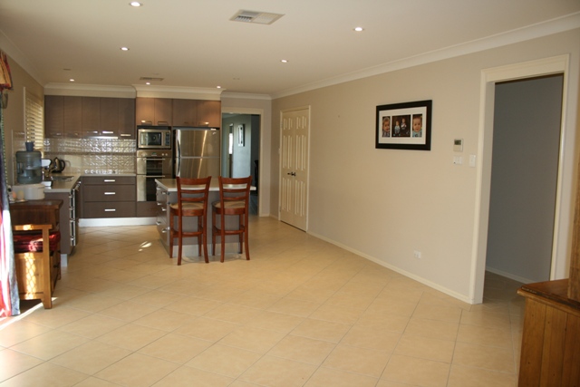 Much, Much More Than Meets The Eye - Modern, Large Home, Great Backyard & Garaging Picture 3