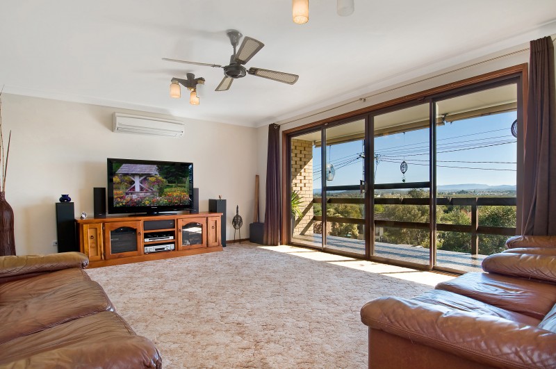BIG 727m2 BLOCK, SENSATIONAL VIEWS & LESS THAN 225m TO GREAT SURF! Picture 2