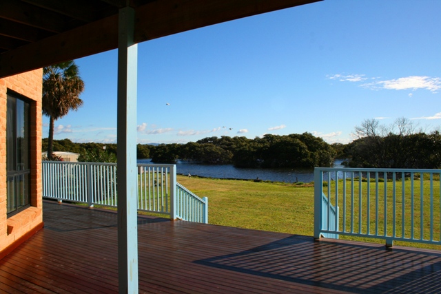 Magnificent Residence Backing On To the Bay & Rolling Out To Reserve Picture 2