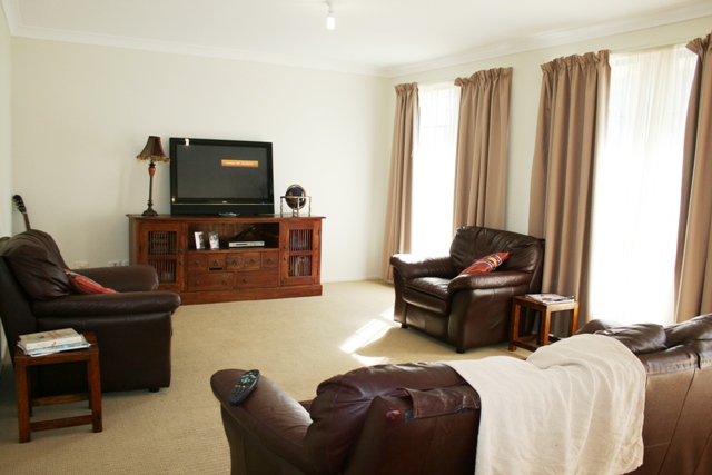 DOWNSIZE IN STYLE TO THIS 1 YEAR OLD, FABULOUSLY LOCATED & WELL LAID OUT, SPACIOUS & MODERN 4 BEDROOM HOME! Picture 3