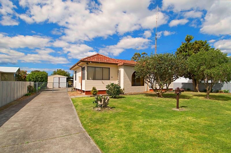 THE BIGGEST & THE BEST BLOCK IN TOWN & THE HOUSE AIN'T HALF BAD EITHER! Picture 2